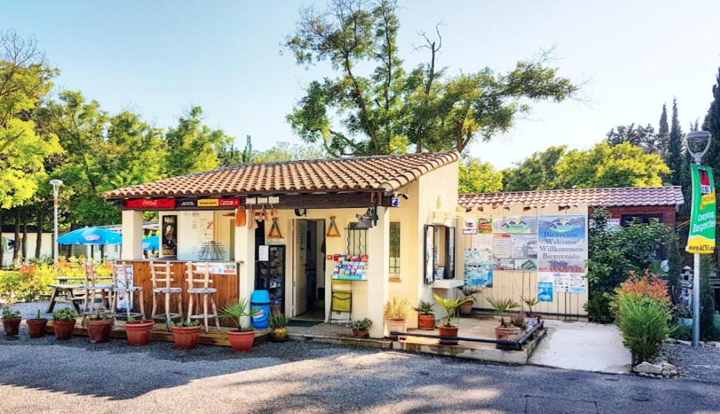 Camping Porte Des Alpilles By M.A Destination Glamping Saint-Étienne-du-Grès Exterior foto
