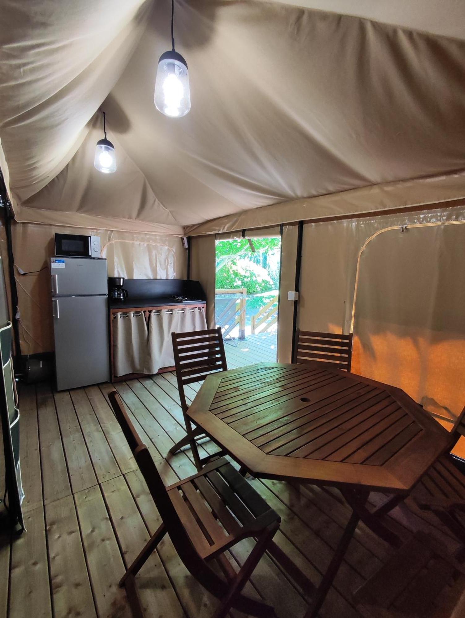 Camping Porte Des Alpilles By M.A Destination Glamping Saint-Étienne-du-Grès Exterior foto