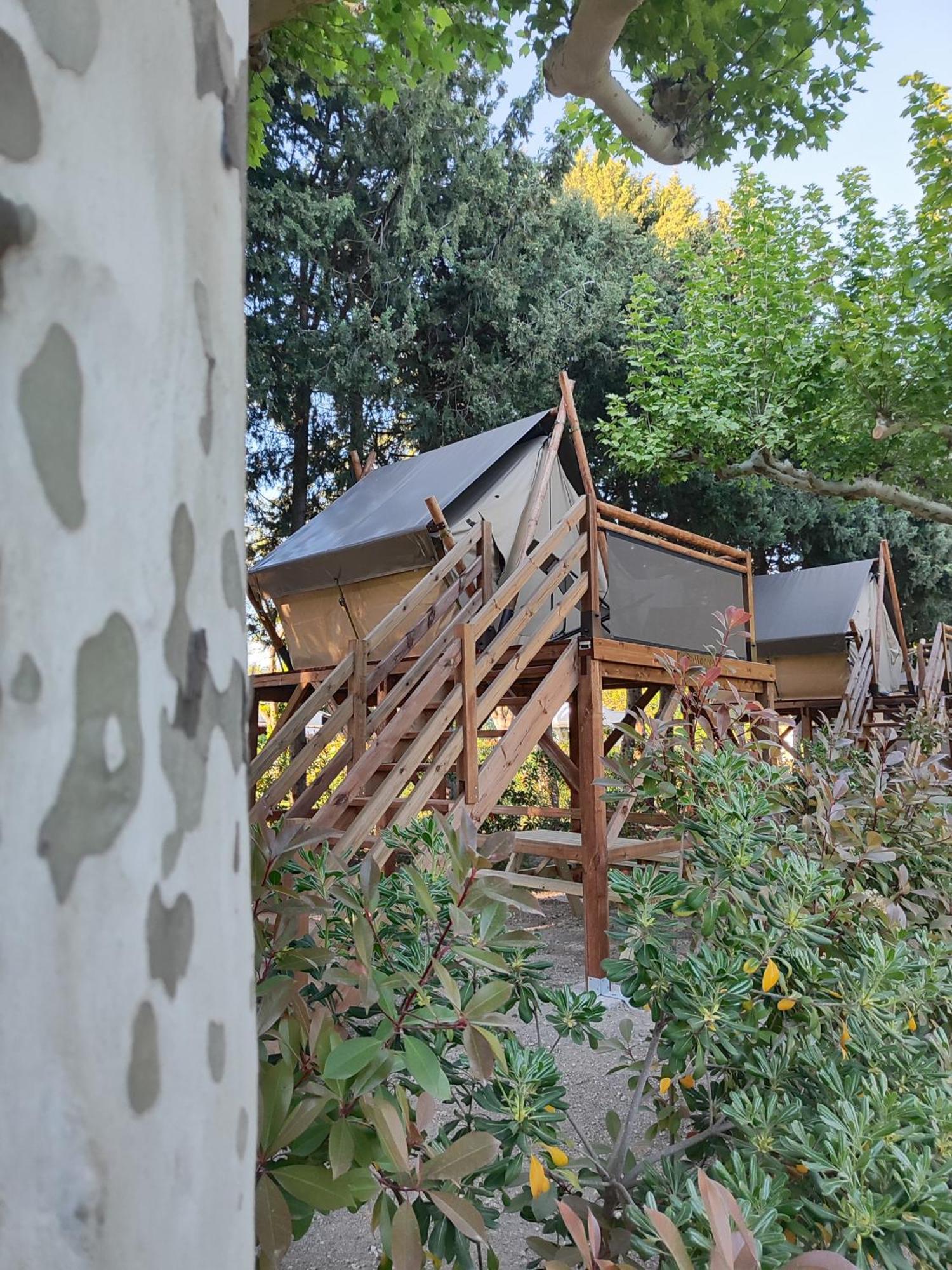 Camping Porte Des Alpilles By M.A Destination Glamping Saint-Étienne-du-Grès Exterior foto