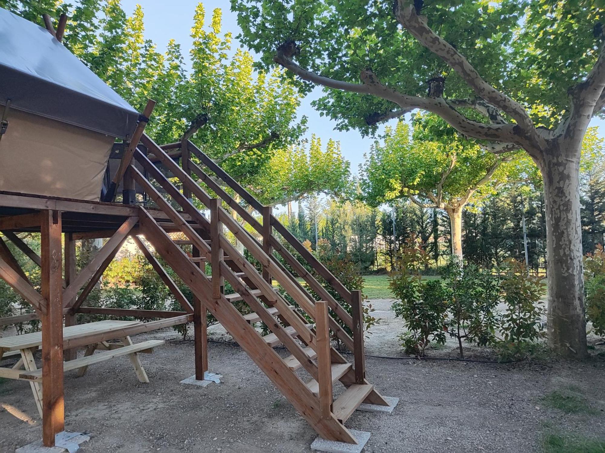 Camping Porte Des Alpilles By M.A Destination Glamping Saint-Étienne-du-Grès Exterior foto