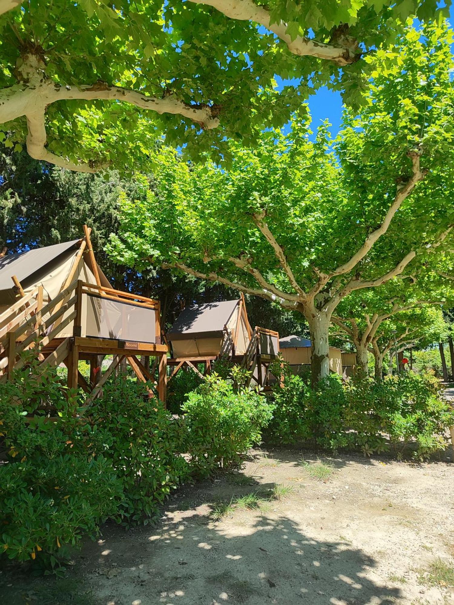 Camping Porte Des Alpilles By M.A Destination Glamping Saint-Étienne-du-Grès Exterior foto