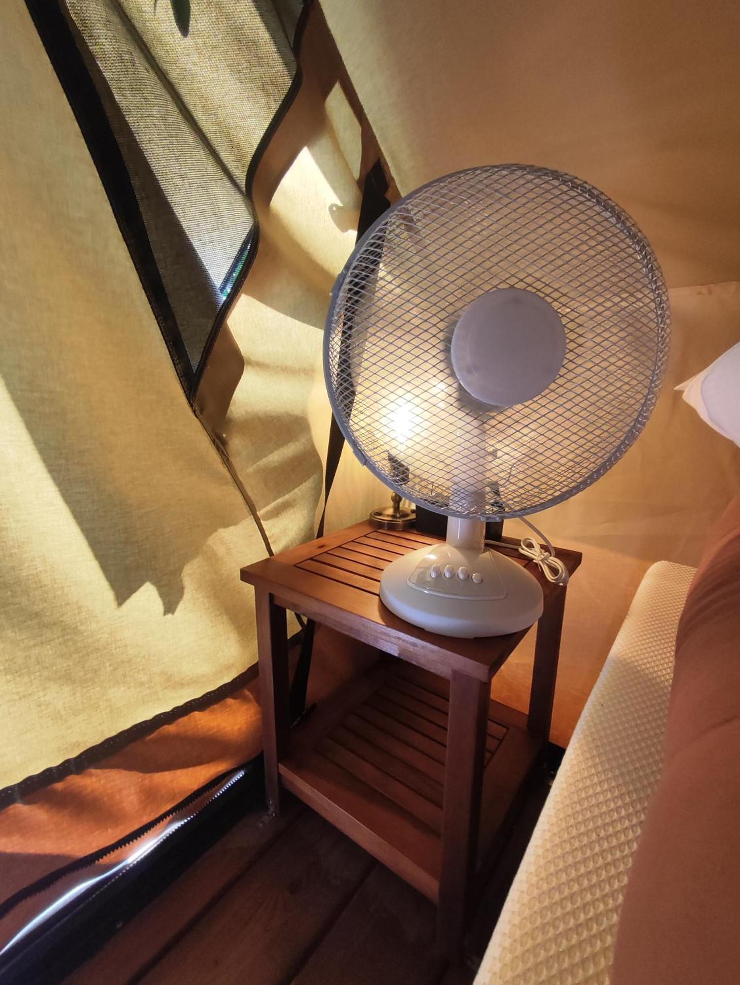 Camping Porte Des Alpilles By M.A Destination Glamping Saint-Étienne-du-Grès Exterior foto