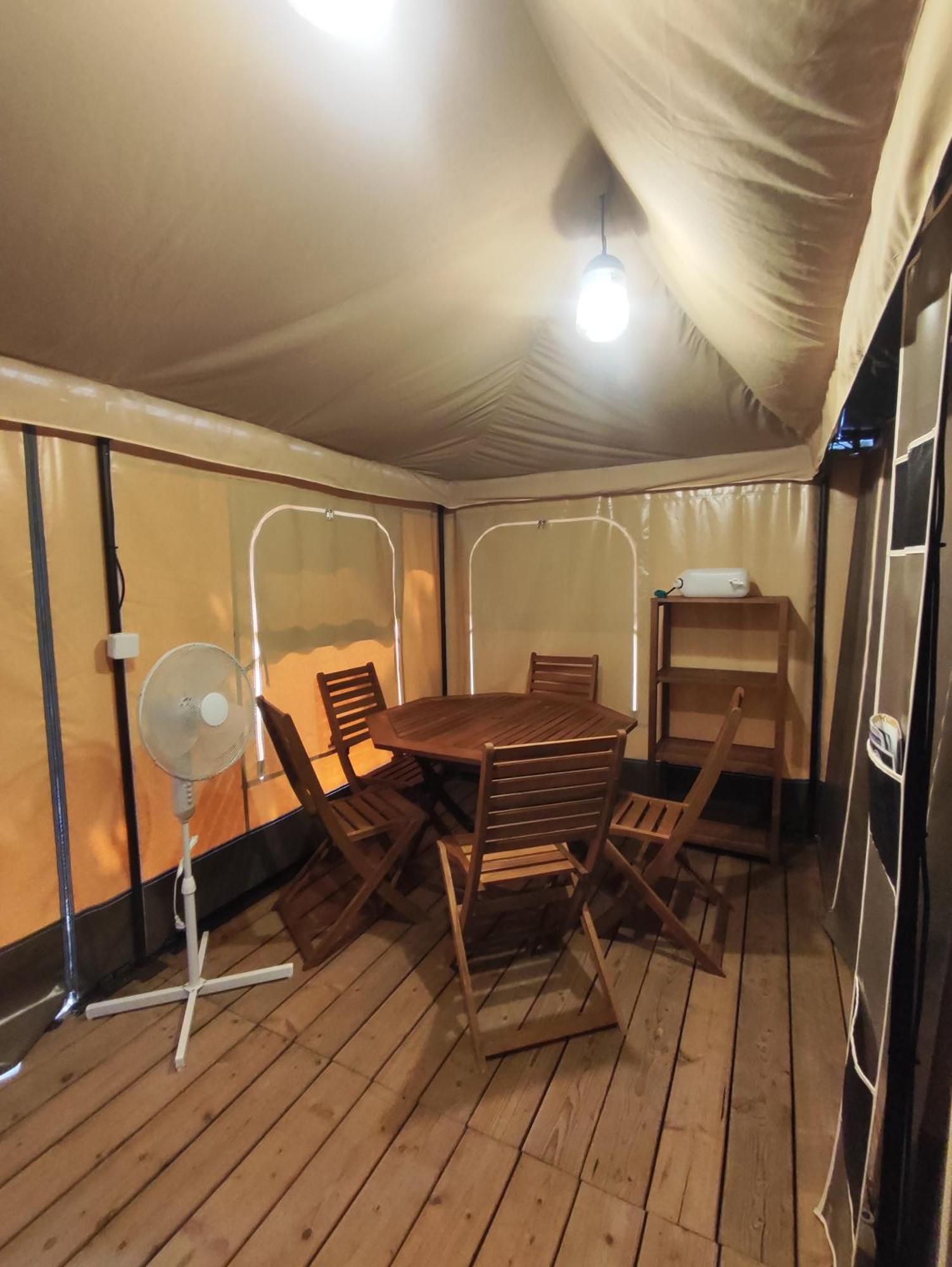 Camping Porte Des Alpilles By M.A Destination Glamping Saint-Étienne-du-Grès Exterior foto