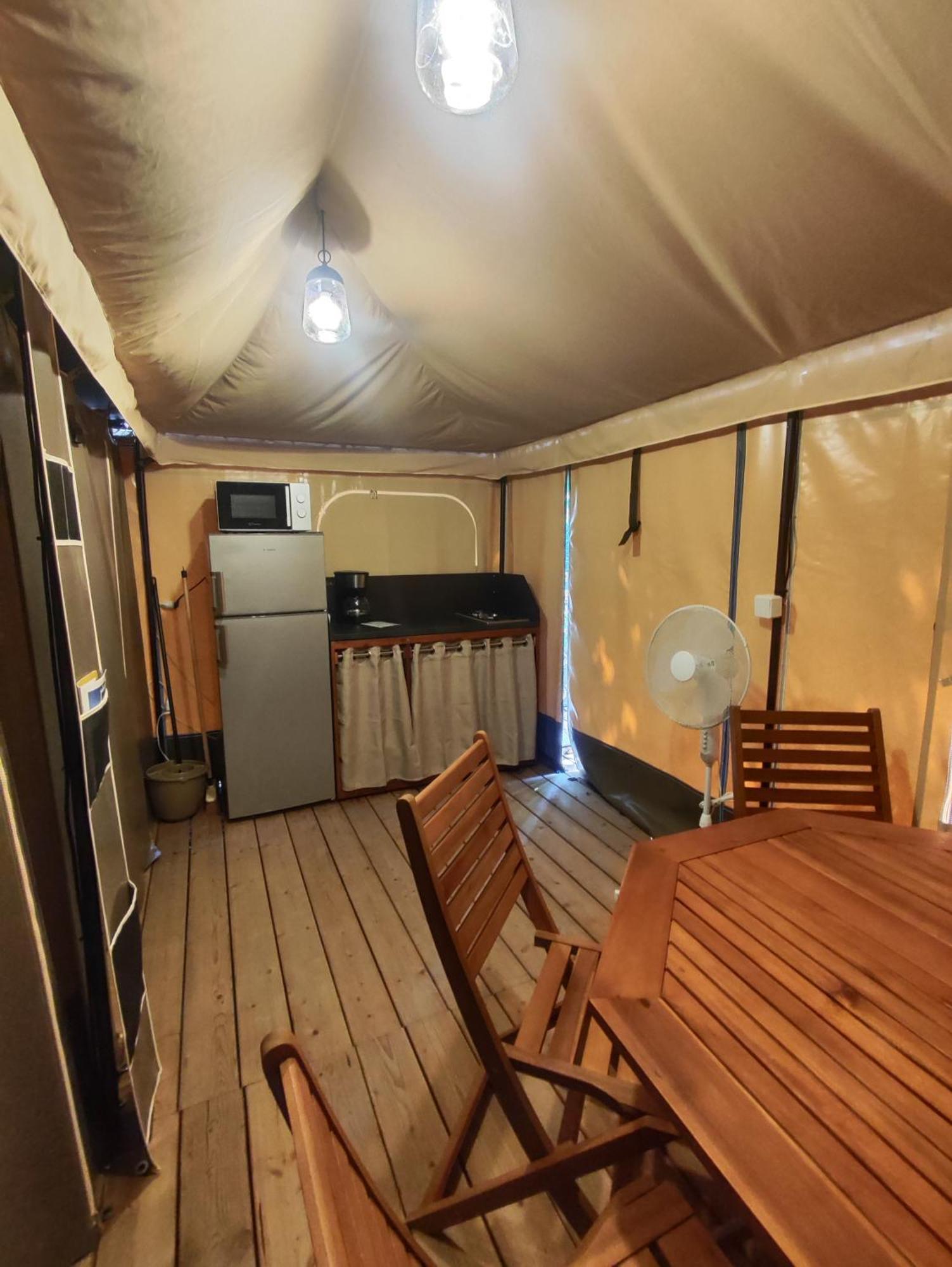 Camping Porte Des Alpilles By M.A Destination Glamping Saint-Étienne-du-Grès Exterior foto